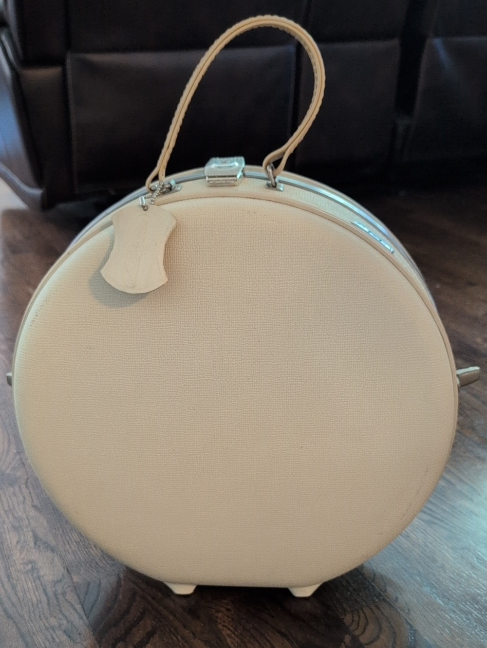 American Tourister Vintage Cream Round Top-Handle Travel Bag